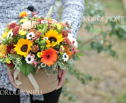 Композиция в шляпной коробке 'Лучшая пора'